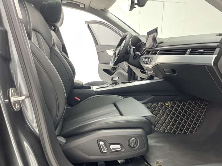 Фото 21 - Audi A4L