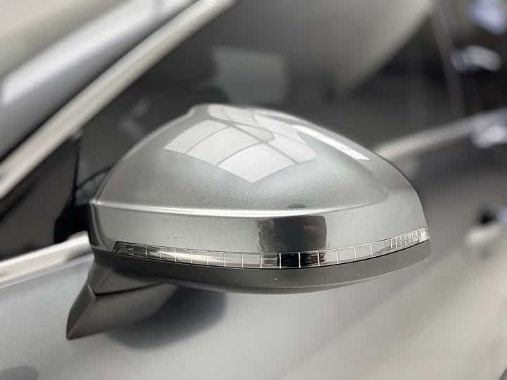 Фото 35 - Audi A4L