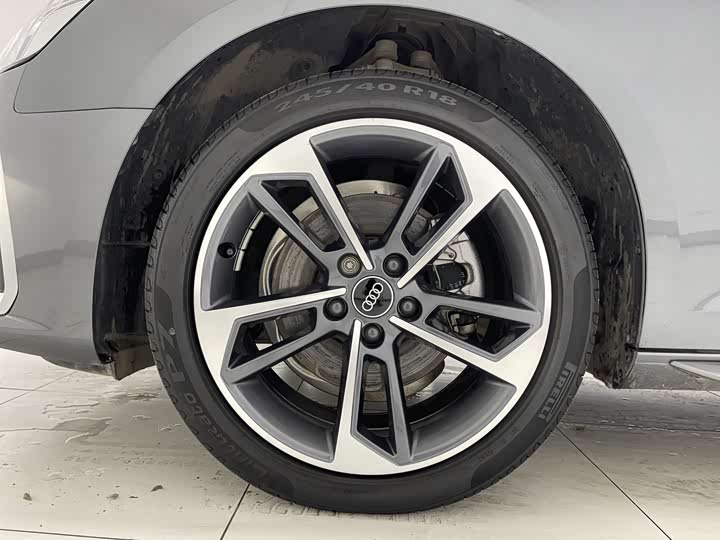 Фото 37 - Audi A4L