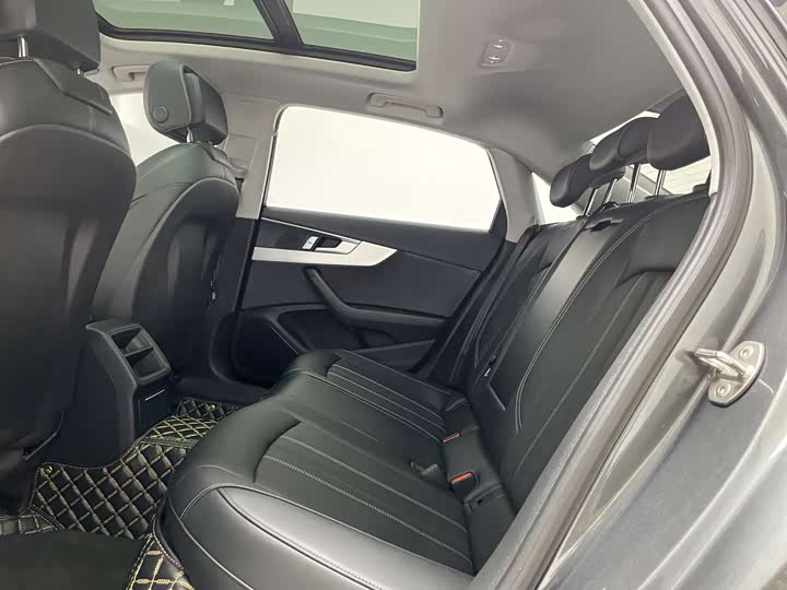 Фото 7 - Audi A4L