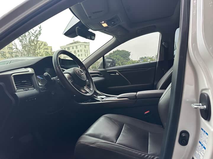 Фото 3 - Lexus RX