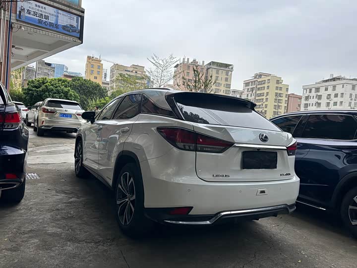 Фото 9 - Lexus RX