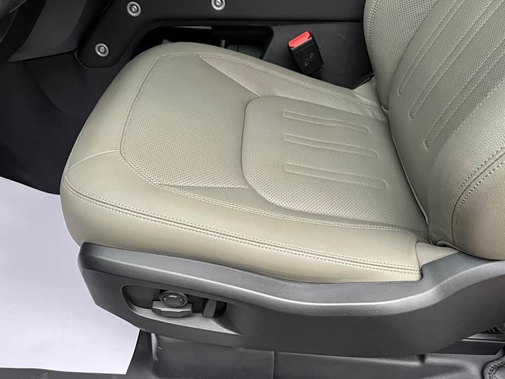 Фото 10 - Land Rover Defender