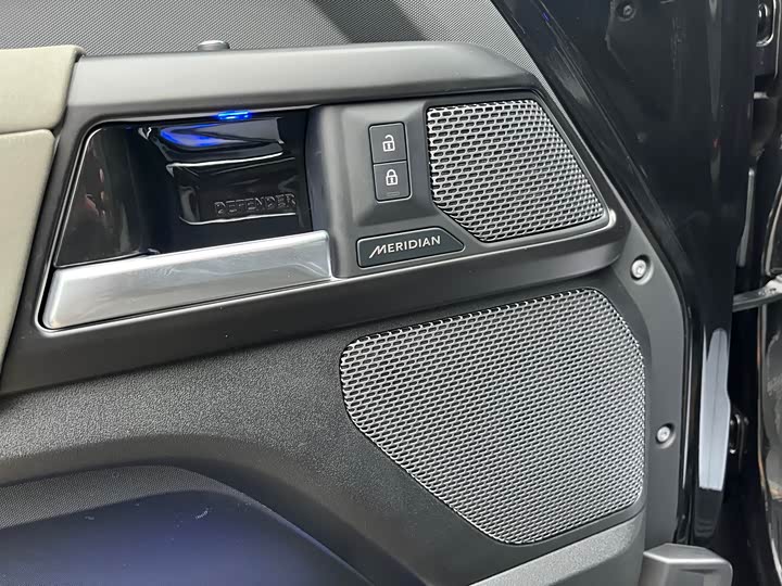 Фото 18 - Land Rover Defender