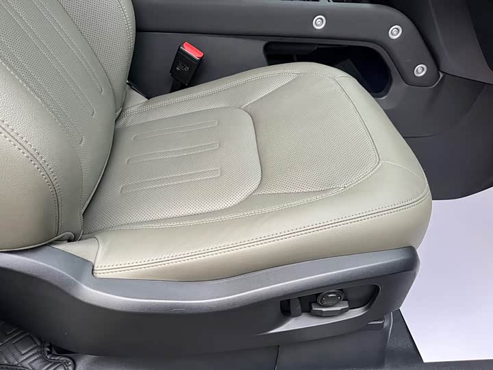 Фото 26 - Land Rover Defender