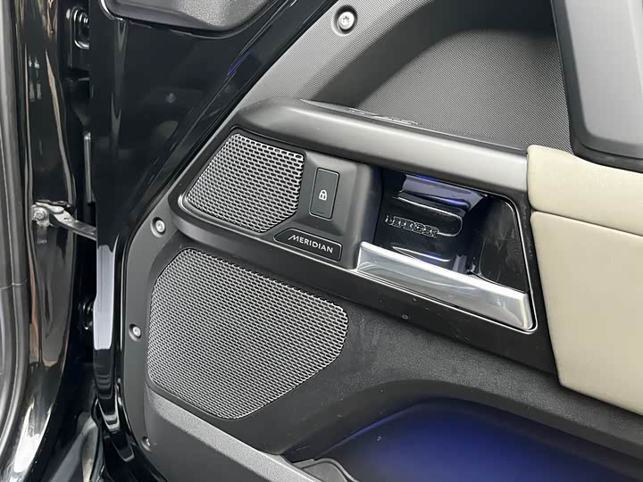 Фото 28 - Land Rover Defender