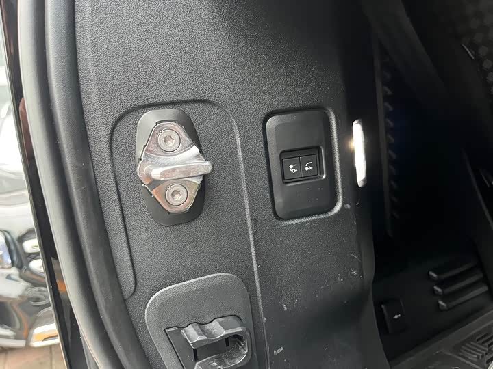 Фото 32 - Land Rover Defender