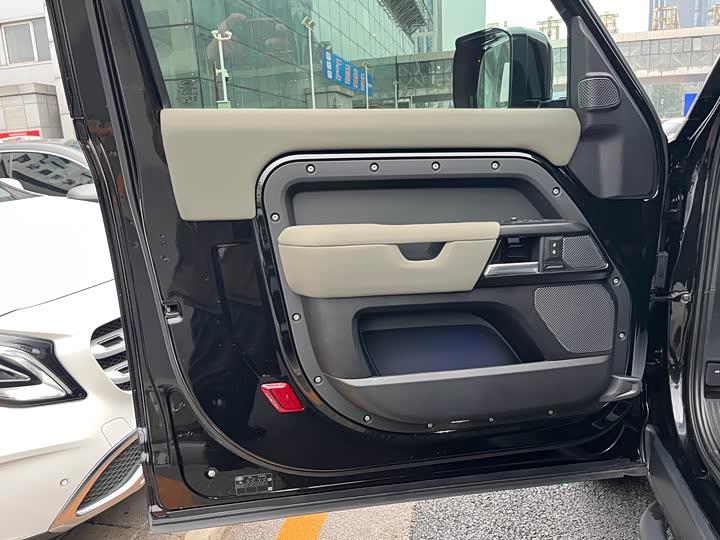 Фото 8 - Land Rover Defender