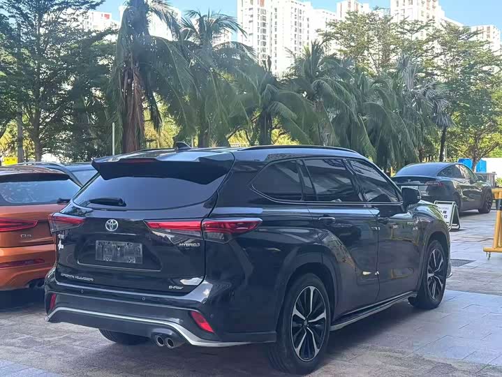 Фото 3 - Toyota Crown Kluger