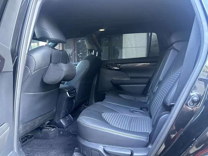 Фото 4 - Toyota Crown Kluger