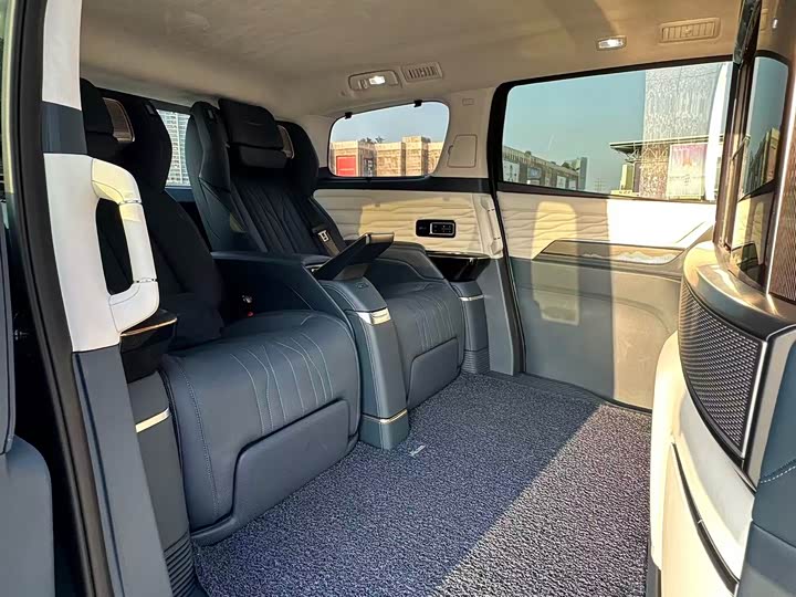 Фото 9 - Buick GL8 Century