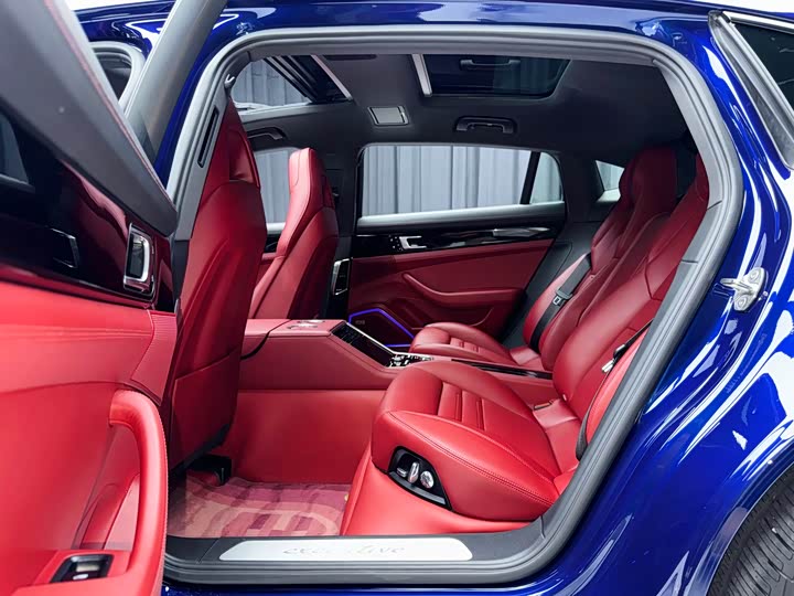 Фото 14 - Porsche Panamera