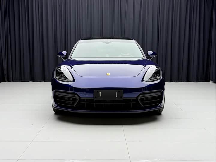 Фото 2 - Porsche Panamera