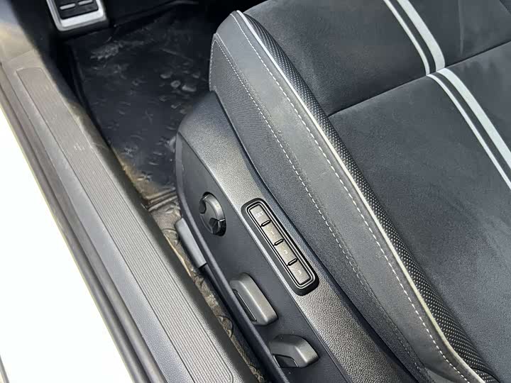 Фото 10 - Volkswagen Golf