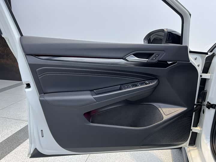 Фото 13 - Volkswagen Golf