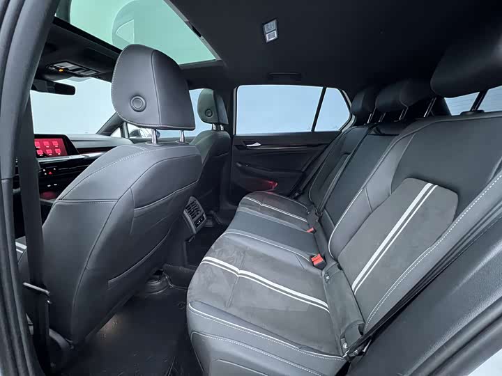 Фото 15 - Volkswagen Golf