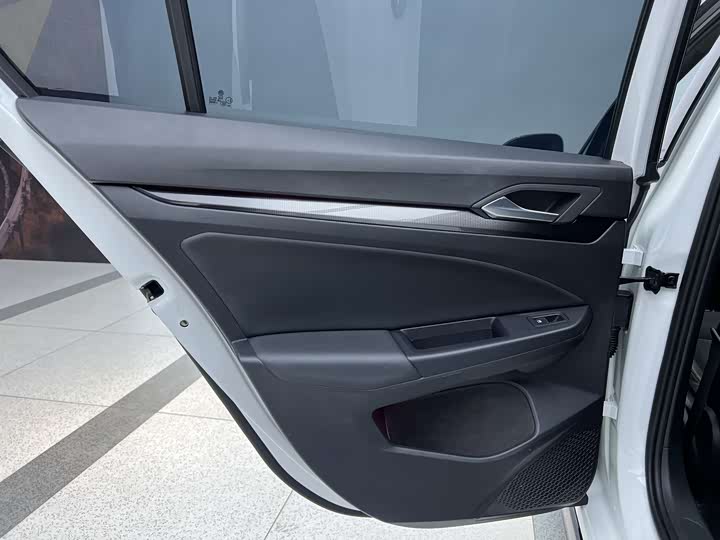 Фото 18 - Volkswagen Golf