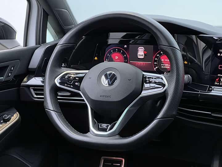 Фото 26 - Volkswagen Golf