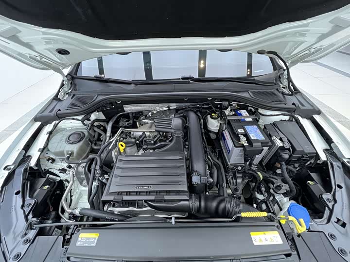 Фото 28 - Volkswagen Golf