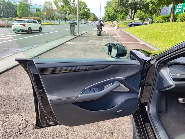 Фото 6 - Xiaomi SU7 Ultra