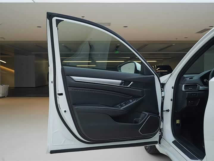 Фото 17 - Honda Inspire