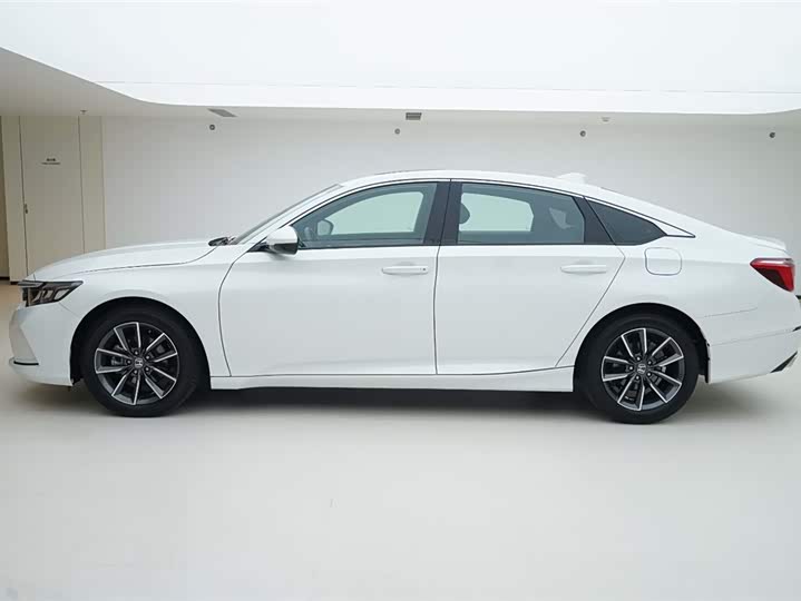 Фото 3 - Honda Inspire