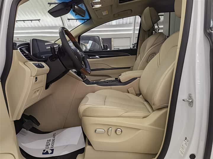 Фото 10 - Buick GL8 ES