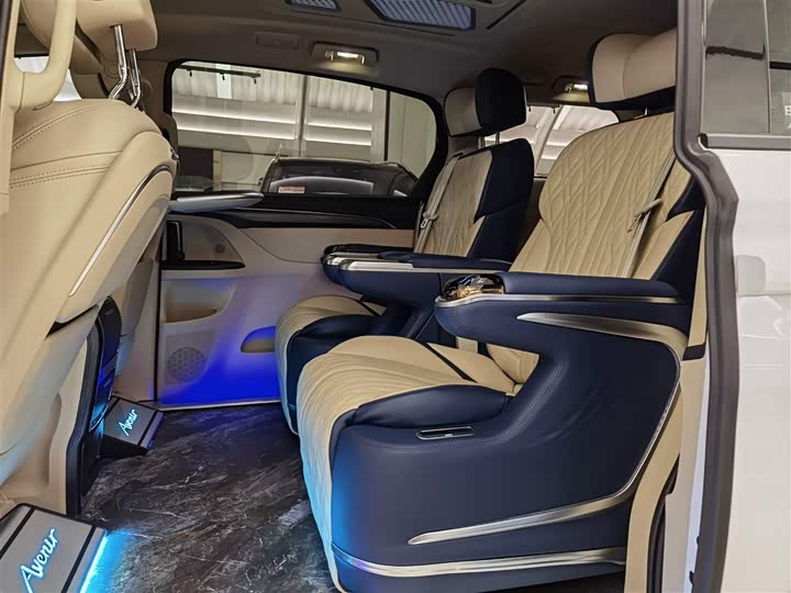 Фото 11 - Buick GL8 ES