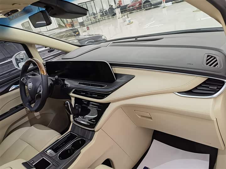 Фото 18 - Buick GL8 ES