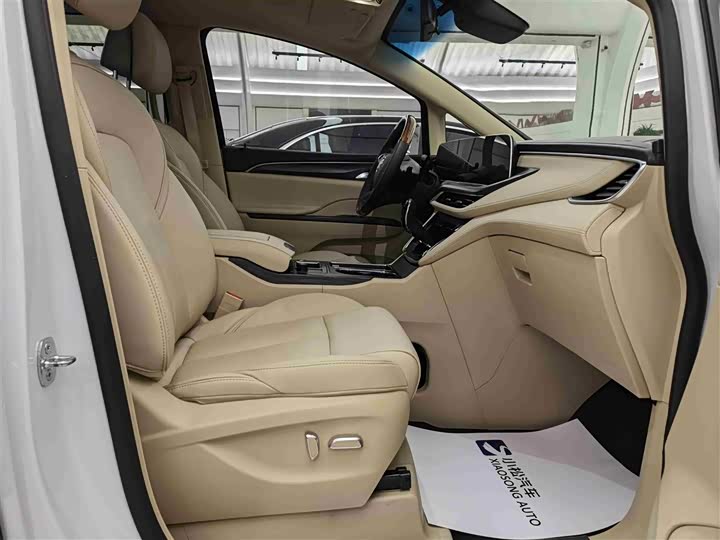 Фото 19 - Buick GL8 ES