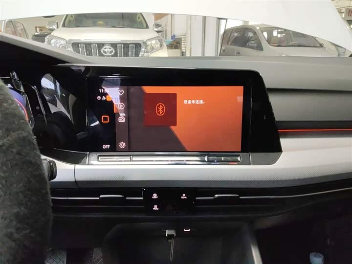 Фото 13 - Volkswagen Golf