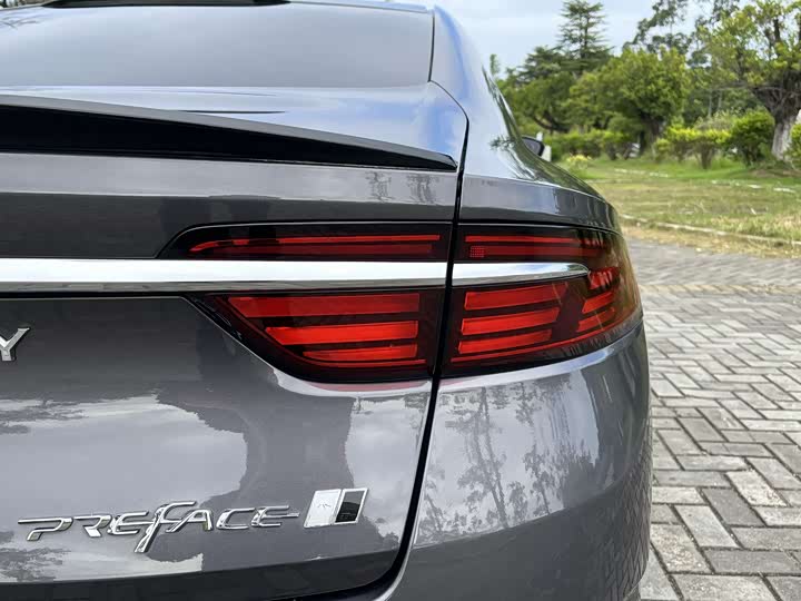 Фото 9 - Geely Preface