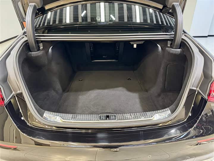 Фото 28 - Mercedes-Benz S-Class