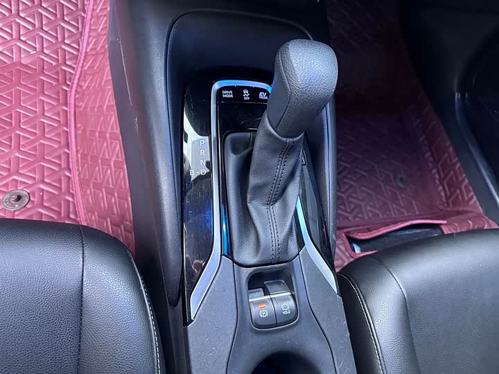 Фото 12 - Toyota Corolla