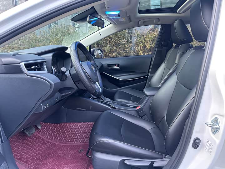 Фото 15 - Toyota Corolla