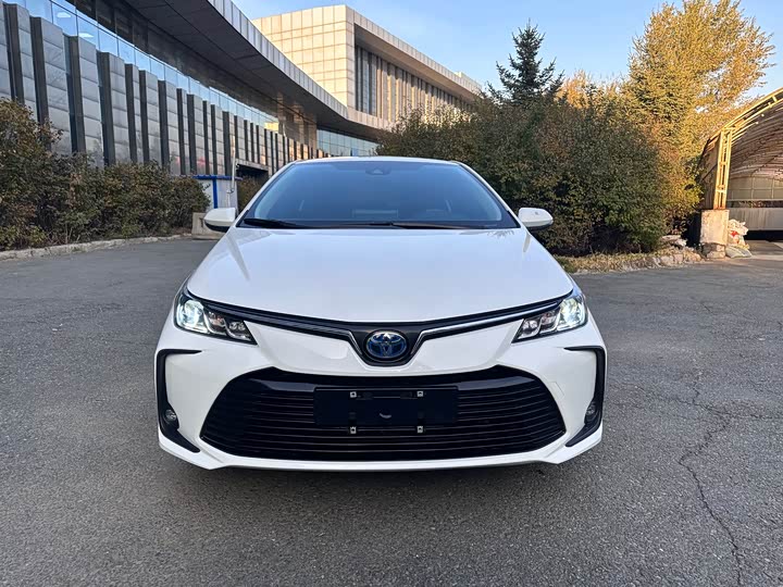 Фото 2 - Toyota Corolla