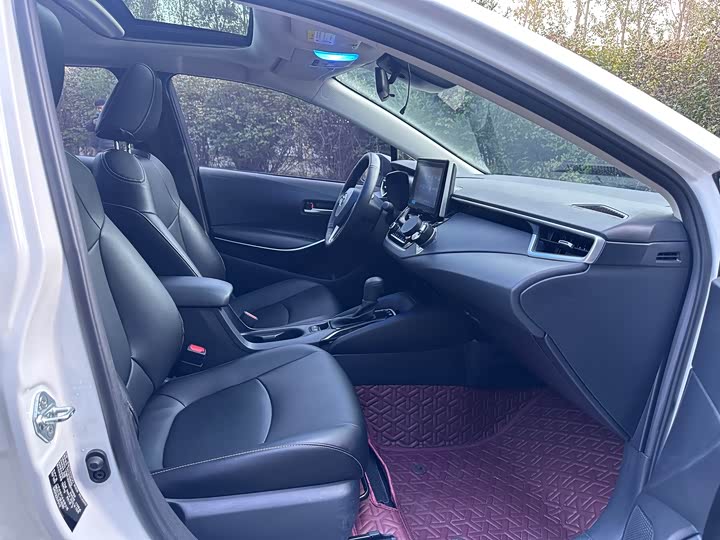 Фото 21 - Toyota Corolla