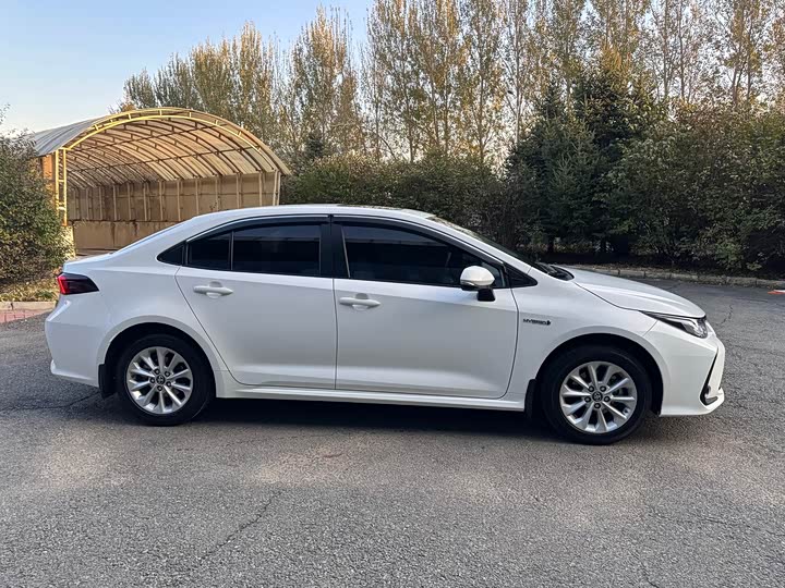 Фото 4 - Toyota Corolla