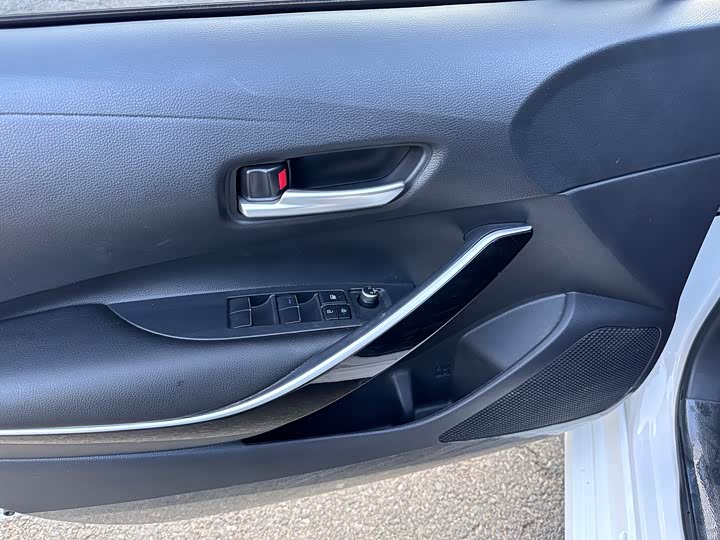 Фото 7 - Toyota Corolla