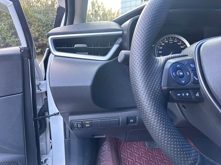 Фото 8 - Toyota Corolla