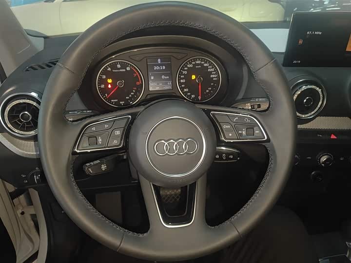 Фото 11 - Audi Q2L