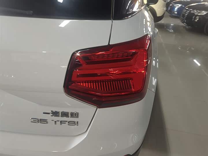 Фото 8 - Audi Q2L
