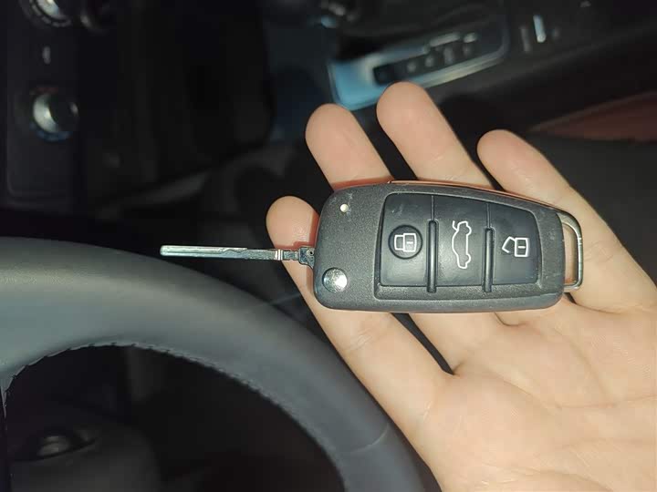 Фото 9 - Audi Q2L