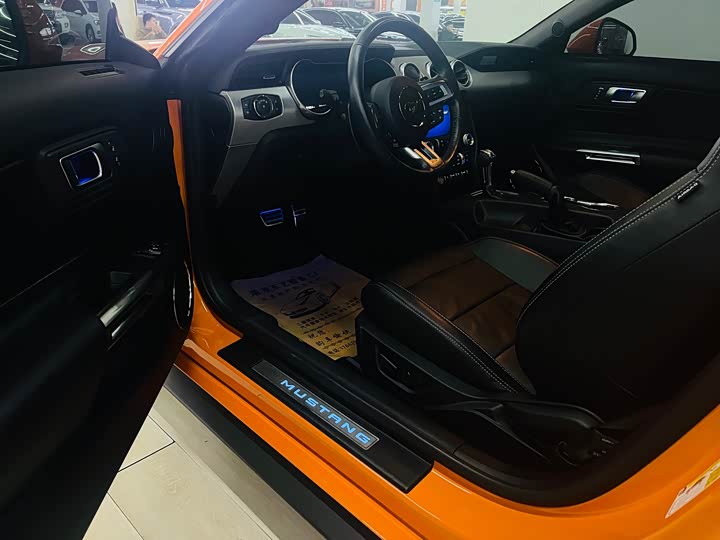 Фото 5 - Ford Mustang