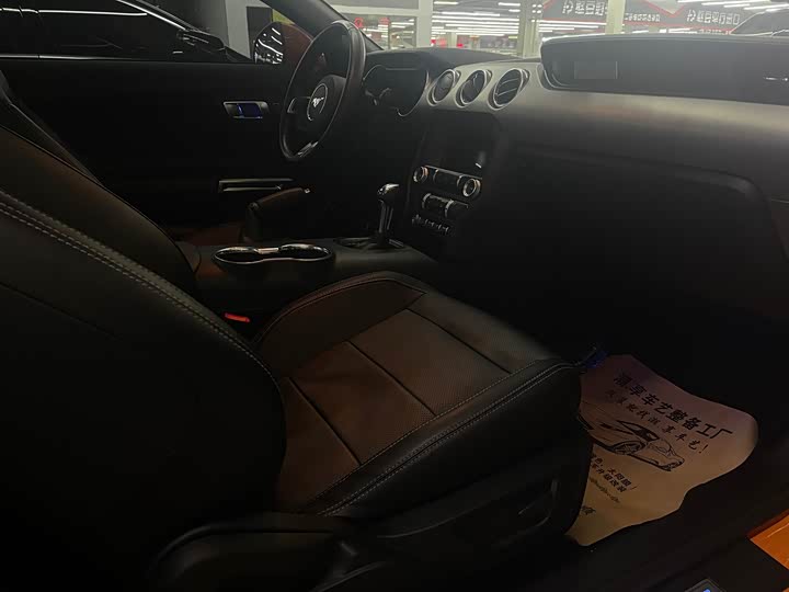 Фото 6 - Ford Mustang