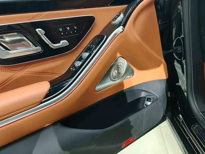 Фото 4 - Mercedes-Benz Maybach S-Class