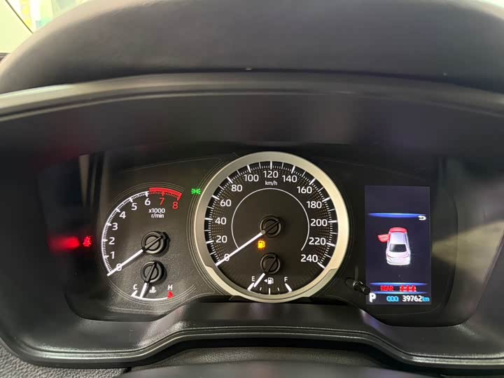 Фото 10 - Toyota Corolla