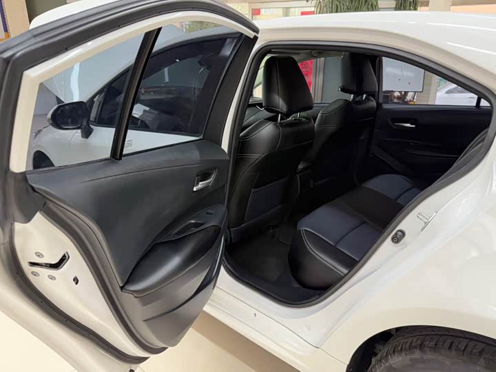 Фото 17 - Toyota Corolla