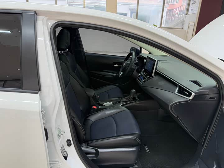 Фото 20 - Toyota Corolla