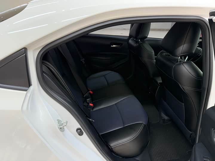 Фото 21 - Toyota Corolla